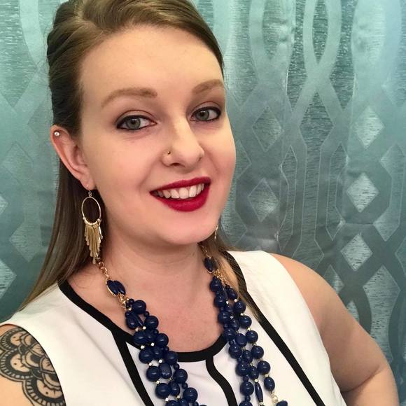 Meet your Posher, Amanda - Picture 2 of 2